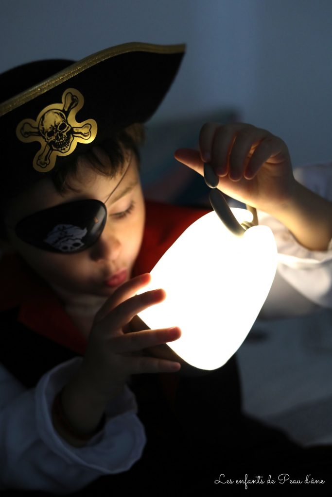 Tikino lanterne magique pour enfant curieux